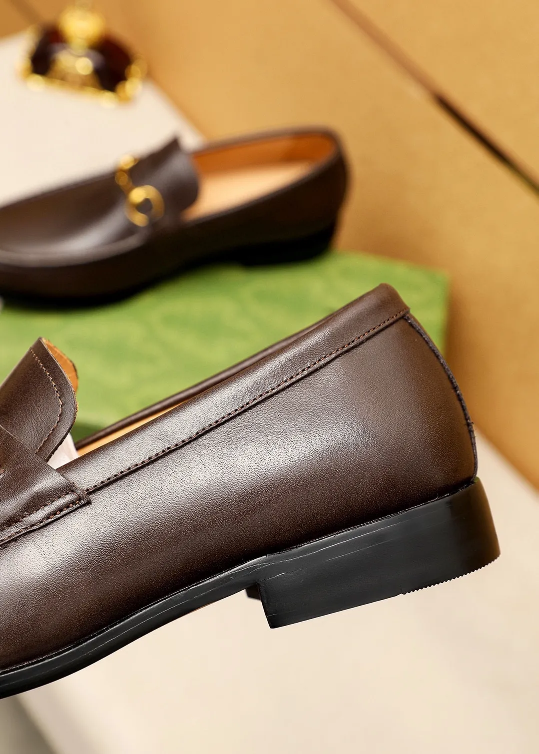Men's shoes 💰480 💐 Product trademark: GUCCI "Gucci" casual leather shoes Regular size: 38-44 (45.46.47🉑️customized) Product materials: Selected imported first-layer calfskin upper + classic hardware buckle, imported cowhide leather lining. Strong three-dimensional visual effect, original combination outsole Color: 2⃣️colors available